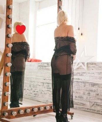 Блондинка с аппетитной фигурой готова исполнить твои желания и фантазии. Жду встречи с тобой для незабываемого времяпровождения. 9878, 39 лет